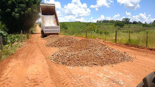 Prefeitura continua realizando melhorias nas estradas rurais