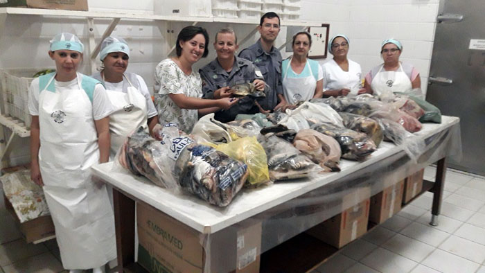 Peixes apreendidos em fiscalização são doados à entidade de Tupã