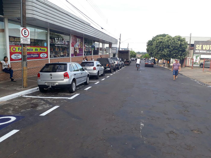 Prefeitura retira estacionamento 45 graus na rua Guaranis