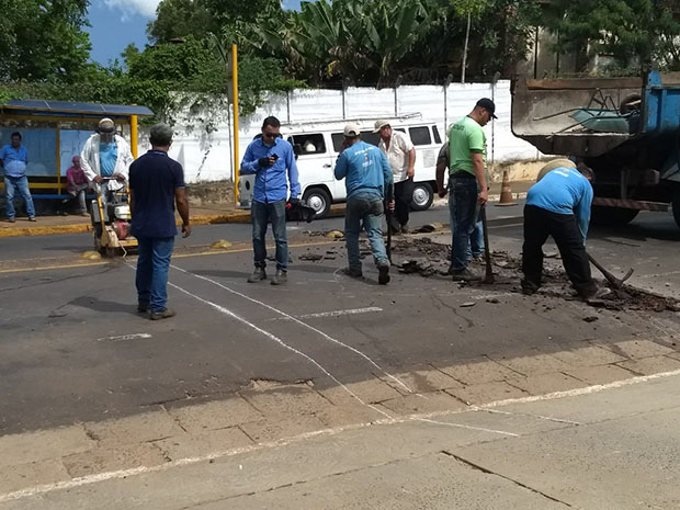 Faixa de pedestre elevada é implantada na baixada da Avenida Tamoios