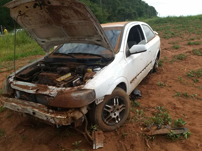 Motorista fica ferido após capotar veículo em rodovia