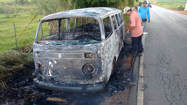 Incêndio de veículo oficial da prefeitura de Tupã é contido pelos bombeiros