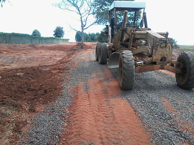 Secretaria de Obras também recupera passagem da 