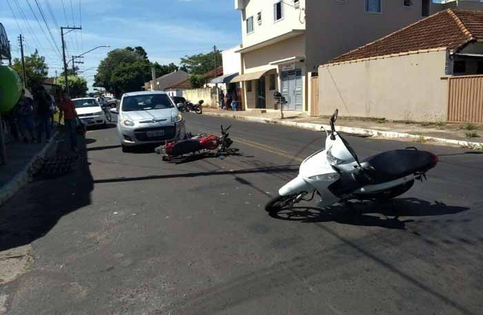 Acidente envolvendo 4 veículos deixa três pessoas feridas