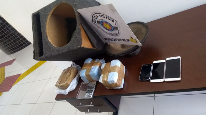 PM prende 4 pessoas por tráfico e apreende quase 3kg de maconha