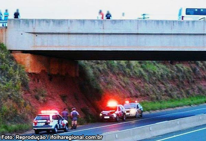 Policiais militares salvam a vida de jovem de queria se jogar de viaduto na região