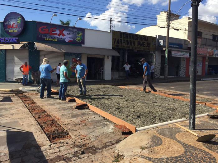 Prefeitura implanta faixa elevada na rua Marília