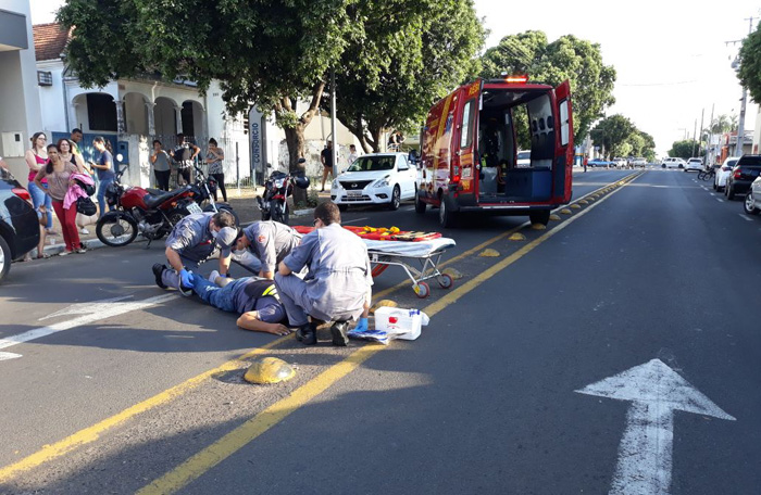 Duas motos batem no cruzamento da Tabajaras