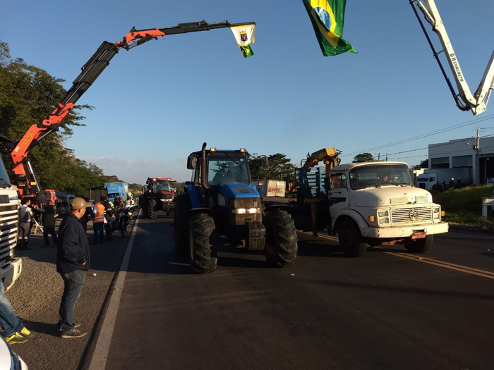 Agricultores se juntam a caminhoneiros em manifesto em Tupã