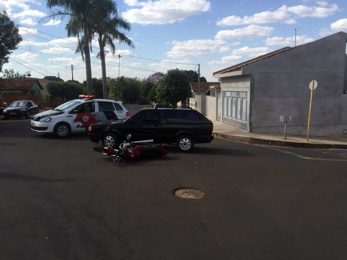 Motoqueiro fica ferido em acidente no centro de Iacri