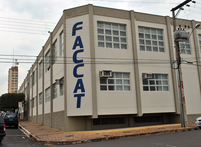 Nova turma da FACCAT de especialização em Literatura e Ensino inicia as aulas em agosto