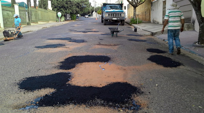 Operação Tapa-Buracos continua em todas as regiões da cidade