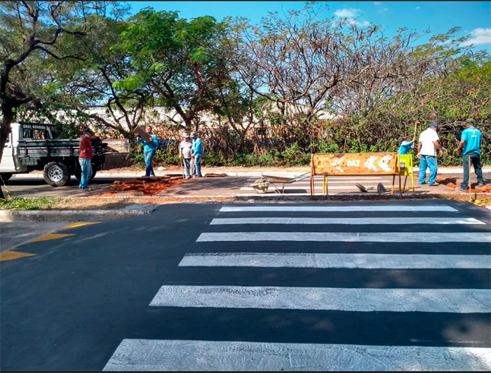 Secretaria implanta faixa elevada em frente à escola Sônia Jerônimo