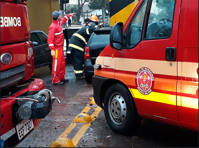 Motorista grávida bate contra pilar do pontilhão da Vila Inglesa