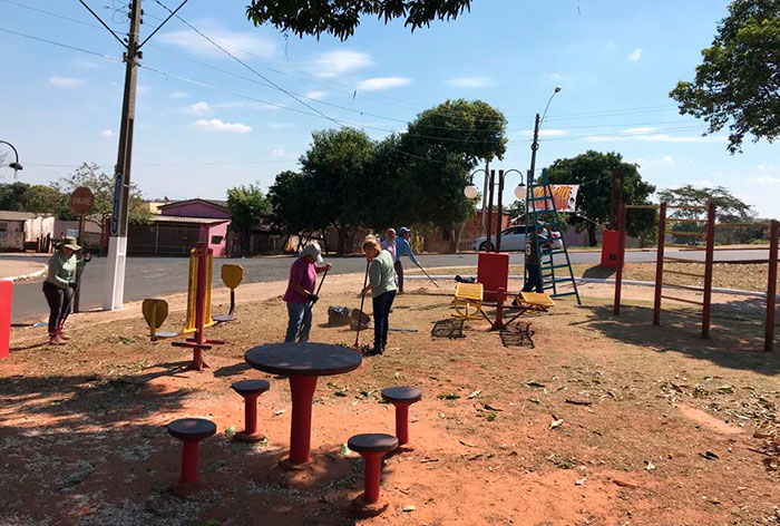 Secretaria de Obras também realiza melhorias na Praça 