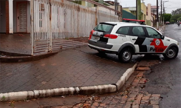 Ladrões invadem residência e fazem moradores de refém em Tupã