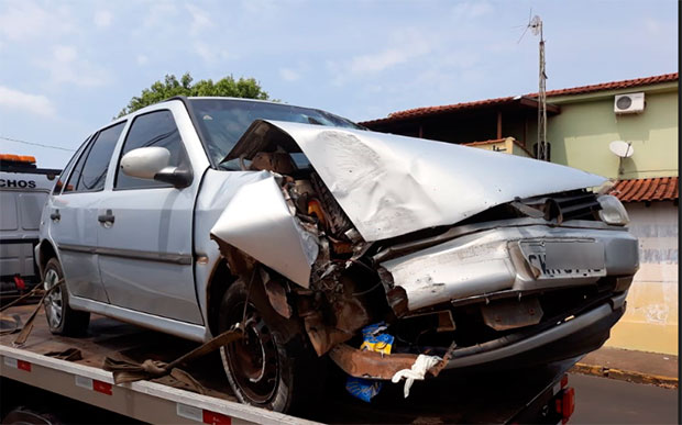 Motorista fica gravemente ferido depois de bater em poste em Tupã