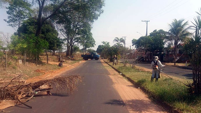 Prefeitura intensifica limpeza no conjunto 