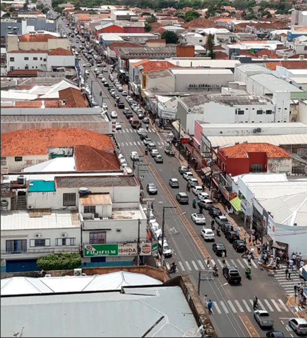 Carreata em apoio a Bolsonaro reúne milhares de veículos em Tupã