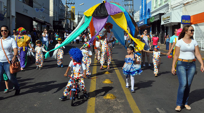 Tupã comemora 89 anos com tradicional desfile na Tamoios