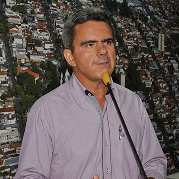 Prefeito deverá continuar realizando despachos do hospital