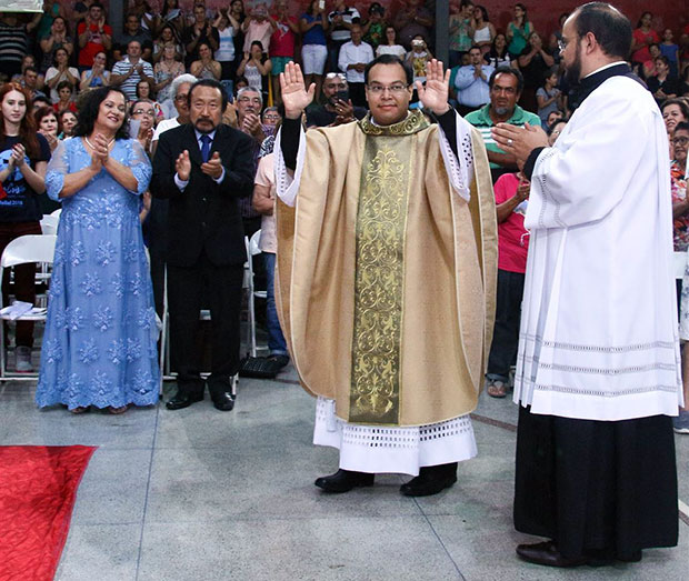 Padre Renan Takizawa vai presidir primeira missa após ordenação