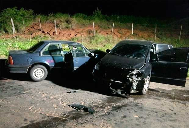 Colisão frontal na vicinal Tupã x Quata deixa 4 pessoas feridas