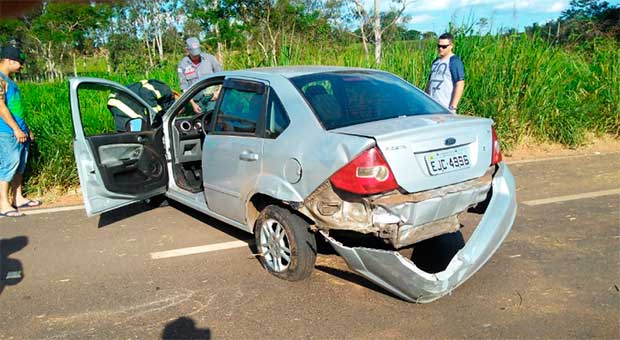 Dois acidentes simultâneos deixam feridos na SP-264