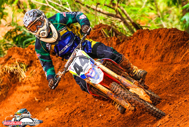 Tupãense vence competição de motocross em Minas Gerais