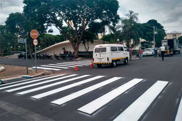 Prefeitura inicia revitalização na sinalização de solo na área central de Tupã