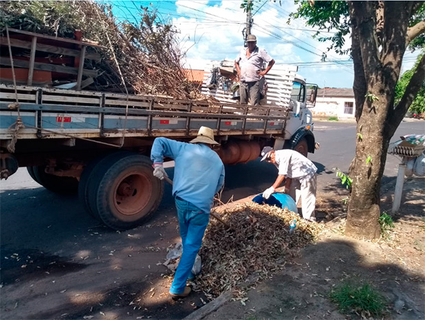 Prefeitura realizou mutirão de limpeza em vários bairros da cidade