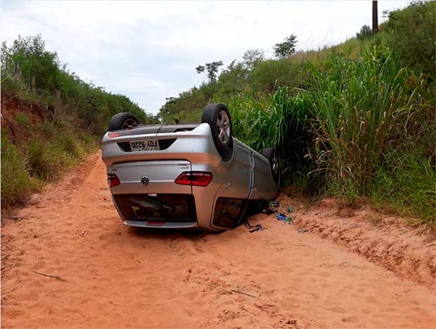 Três pessoas ficam feridas em acidente na estrada Tupã x Universo