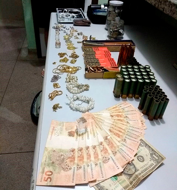 Polícia recupera R$ 30 mil em joias roubadas em Garça e apreende dois menores