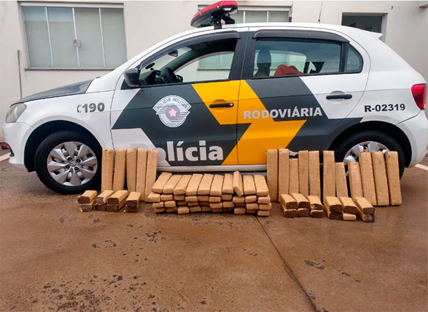 Caminhonete recheada de maconha é flagrada pelo Polícia Rodoviária de Tupã