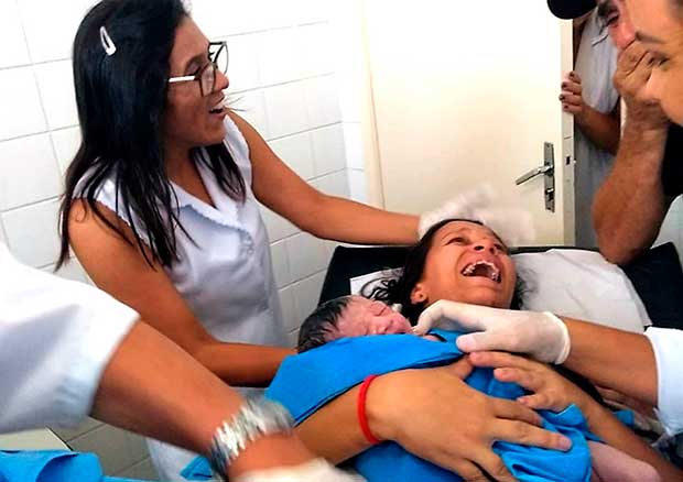 Bebê nasce durante consulta de rotina e emociona funcionários de posto de saúde em Marília