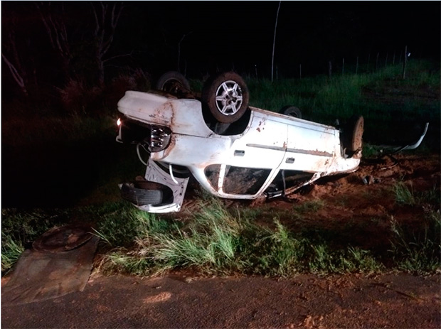 Capotamento deixa uma pessoa ferida na SP-294, em Herculândia