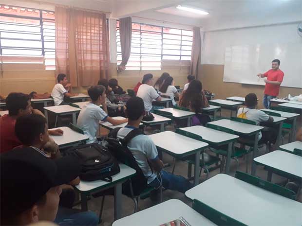 Escola Estadual recebe palestras educativas sobre Prevenção da Gravidez na Adolescência