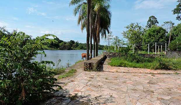 Antigo Country Clube permanece abandonado