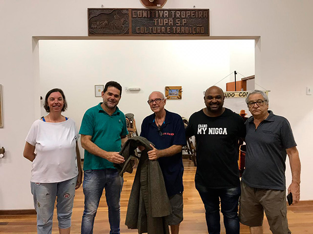 Museu dos Tropeiros recebe capa que pertenceu a Luiz Zangirolami