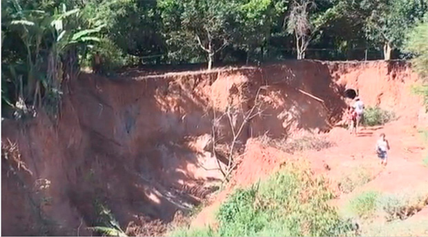 Cratera afeta abastecimento de água de moradores de distrito de Lupércio