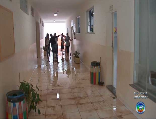 Enxurrada invade creche e aulas são canceladas em Tupã