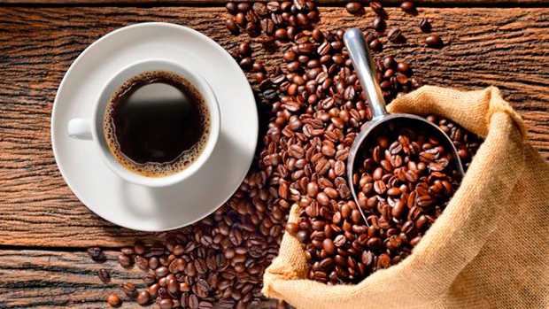 Brasileiro bebe 6 vezes mais café do que o resto do mundo