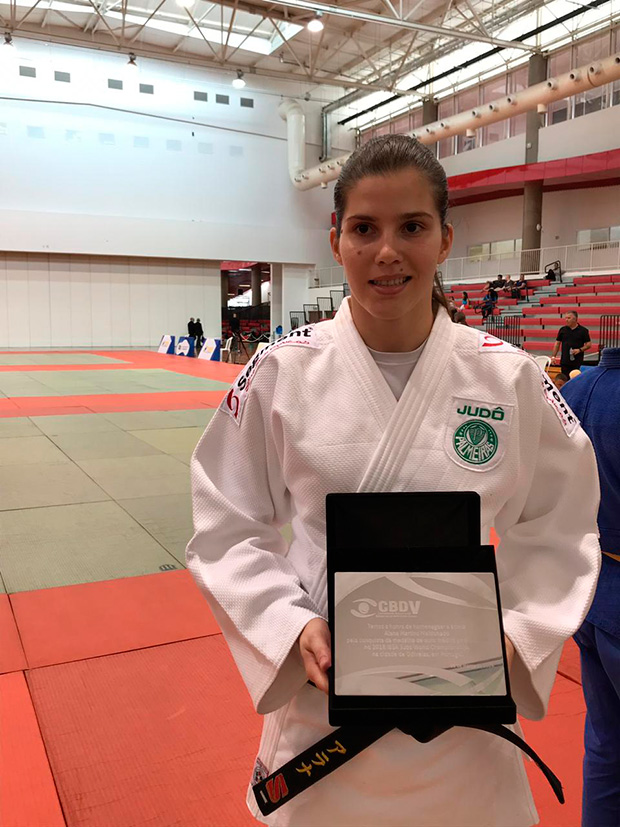 Judoca tupãense é homenageada em São Paulo