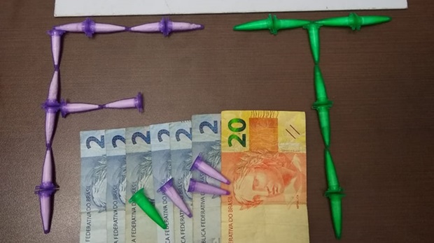 Adolescente é surpreendido com 24 pinos de cocaína na Tupã x Parnaso