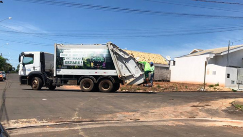 Coletor é atropelado pelo caminhão de lixo em que trabalhava, em Tupã