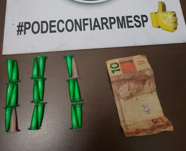 Polícia Militar apreende jovem com 12 pinos de cocaína e crack no bairro Antonio Gaspar