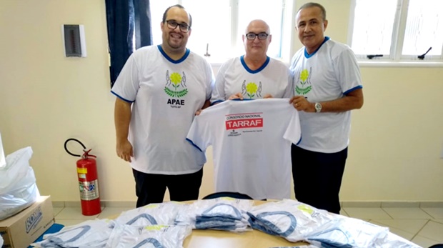 Empresa destina 150 camisetas para voluntários da APAE