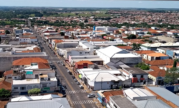 Comércio fica aberto até as 22 horas nesta sexta-feira, dia 10