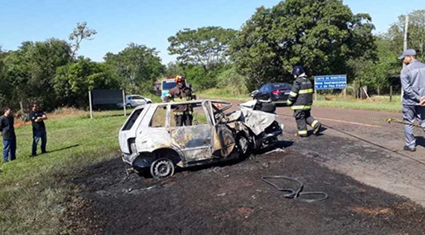 Homem de 67 anos morre carbonizado em acidente de carro na região