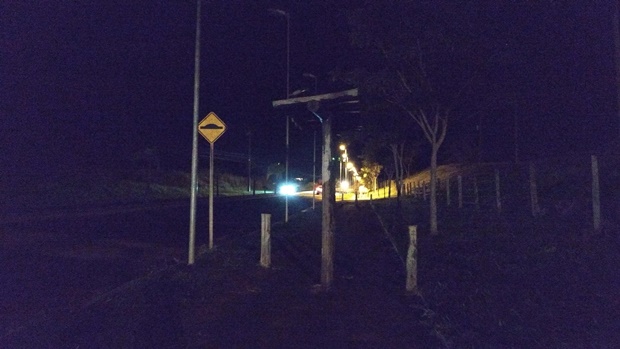 Falta de luz em pista de caminhada preocupa moradores